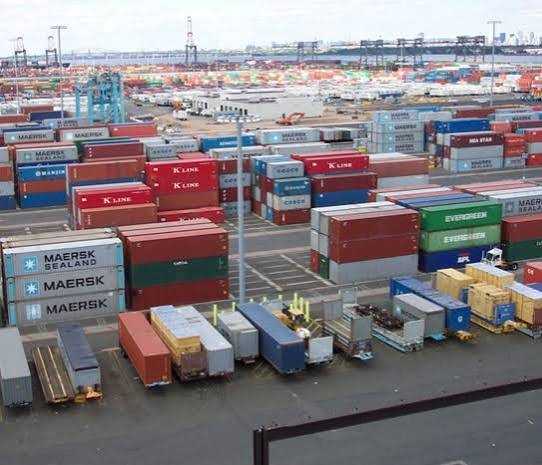 Container port with cranes and containers